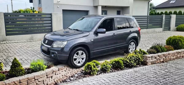 Suzuki Grand Vitara 2.0 benzin Rezervace - foto 44