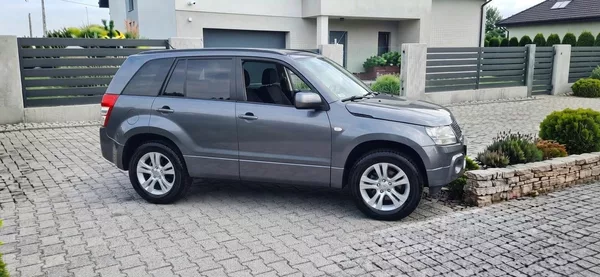 Suzuki Grand Vitara 2.0 benzin Rezervace - foto 49