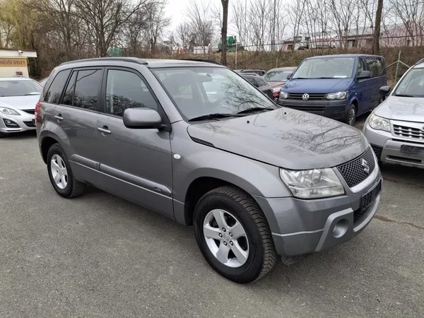 Suzuki Grand Vitara 2.0 benzin Rezervace - foto 5
