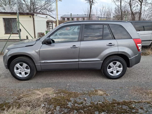 Suzuki Grand Vitara 2.0 benzin Rezervace - foto 9