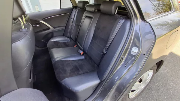 Toyota Avensis 1.8 VVT-I - foto 15
