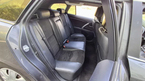 Toyota Avensis 1.8 VVT-I - foto 16