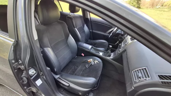 Toyota Avensis 1.8 VVT-I - foto 17
