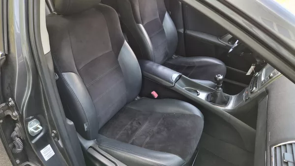 Toyota Avensis 1.8 VVT-I - foto 18