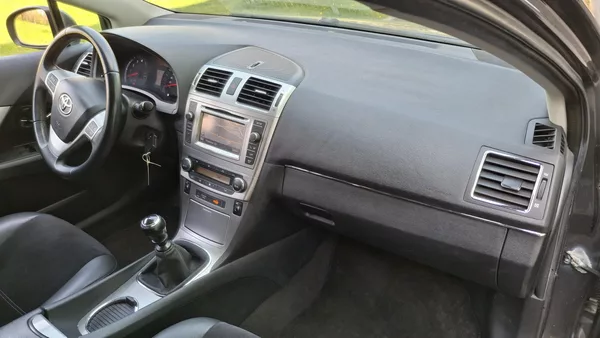 Toyota Avensis 1.8 VVT-I - foto 19