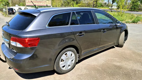 Toyota Avensis 1.8 VVT-I - foto 2