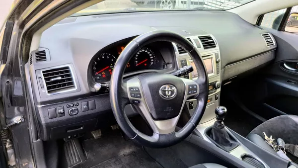 Toyota Avensis 1.8 VVT-I - foto 20