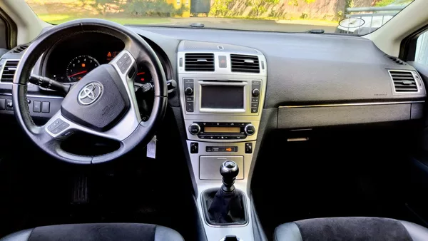 Toyota Avensis 1.8 VVT-I - foto 21