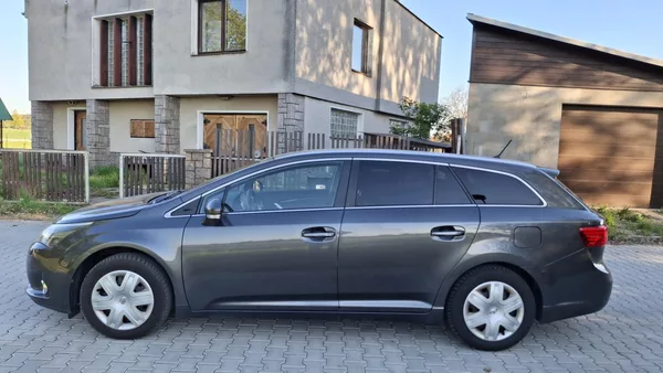 Toyota Avensis 1.8 VVT-I - foto 8