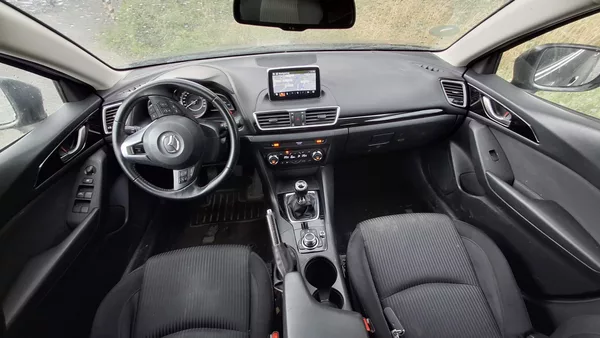 Mazda 3 1.5 benzin - foto 13