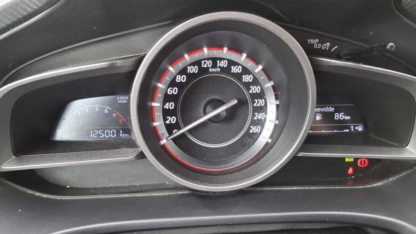 Mazda 3 1.5 benzin - foto 15