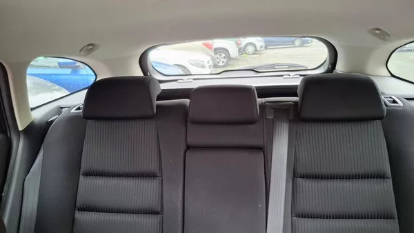 Mazda 3 1.5 benzin - foto 16