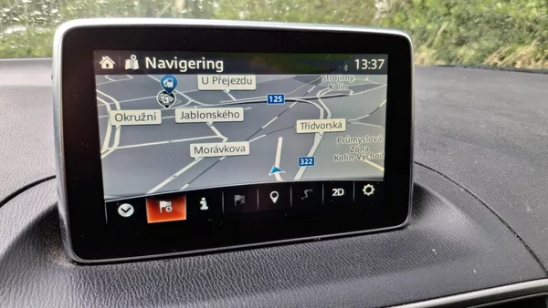 Mazda 3 1.5 benzin - foto 17
