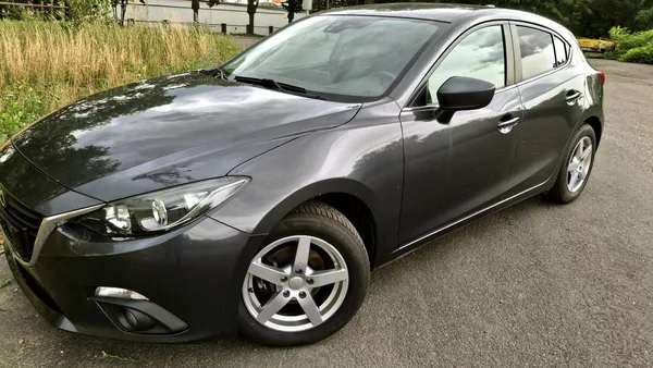 Mazda 3 1.5 benzin - foto 2