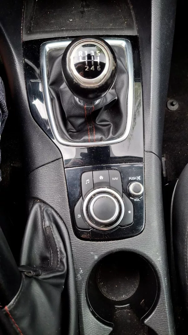 Mazda 3 1.5 benzin - foto 21
