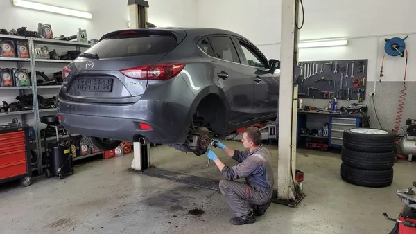 Mazda 3 1.5 benzin - foto 35