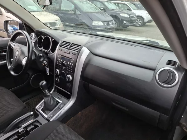 Suzuki Grand Vitara 2.0 benzin 103 kw 4x4 - foto 11
