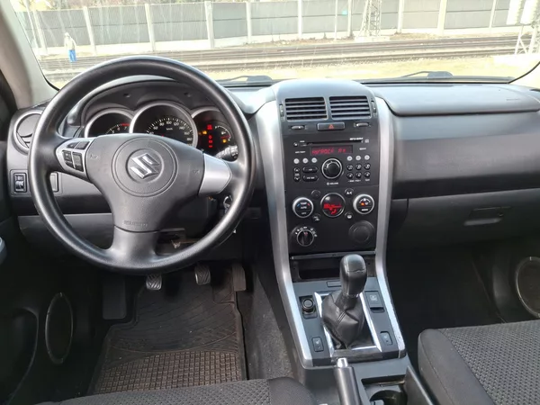 Suzuki Grand Vitara 2.0 benzin 103 kw 4x4 - foto 17