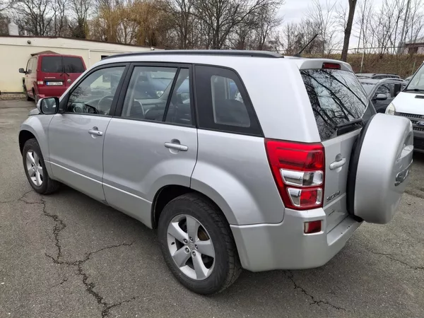Suzuki Grand Vitara 2.0 benzin 103 kw 4x4 - foto 3