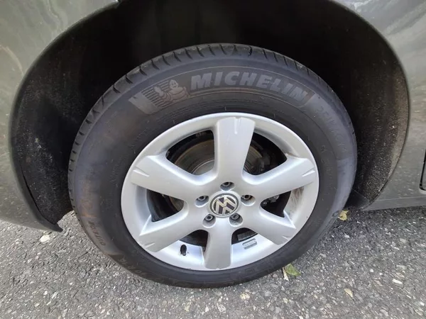 Volkswagen Touran 1.4 TSI KOMFORT 7 míst - foto 21
