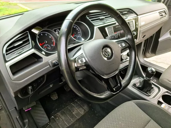 Volkswagen Touran 1.4 TSI KOMFORT 7 míst - foto 25