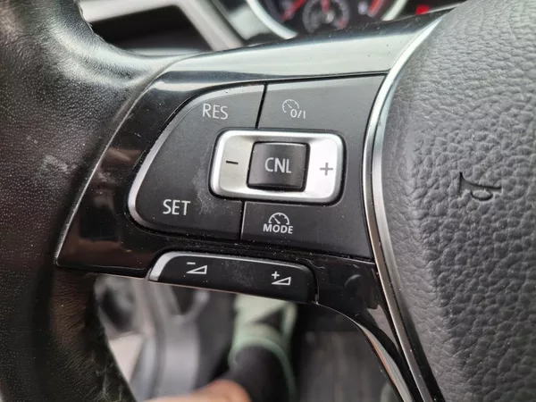 Volkswagen Touran 1.4 TSI KOMFORT 7 míst - foto 27