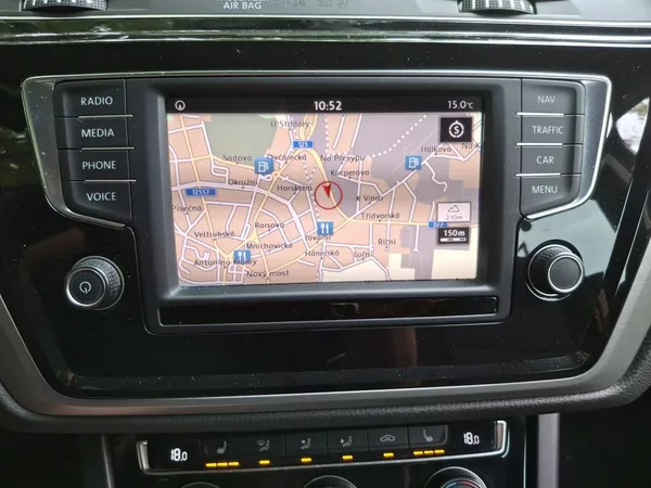 Volkswagen Touran 1.4 TSI KOMFORT 7 míst - foto 31