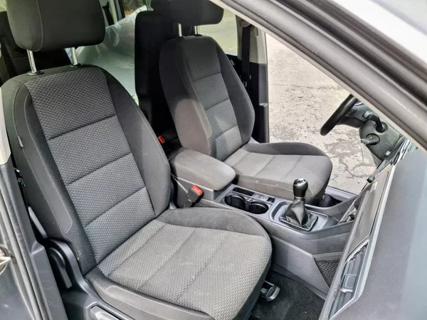 Volkswagen Touran 1.4 TSI KOMFORT 7 míst - foto 38