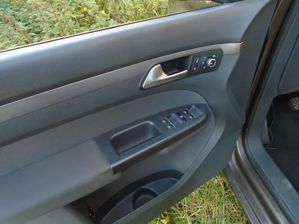 Volkswagen Touran 2.0 TDI 7míst,servisní histori - foto 12