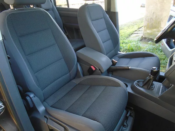 Volkswagen Touran 2.0 TDI 7míst,servisní histori - foto 17