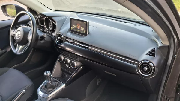 Mazda 2 1.5 66kw facelit max.výbava - foto 23