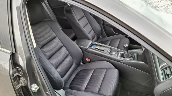 Mazda 6 2.0 benzin Facelit 1. majitel - foto 14