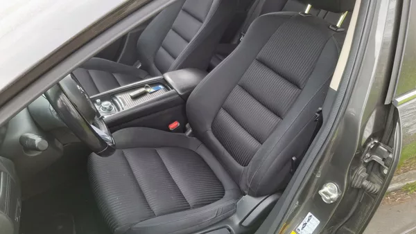 Mazda 6 2.0 benzin Facelit 1. majitel - foto 16
