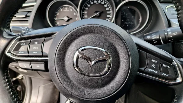 Mazda 6 2.0 benzin Facelit 1. majitel - foto 22