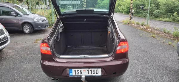 Škoda Superb 2.0 TDI 125 kw 1. majitel - foto 37