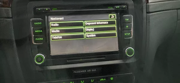 Škoda Superb 2.0 TDI 125 kw 1. majitel - foto 41