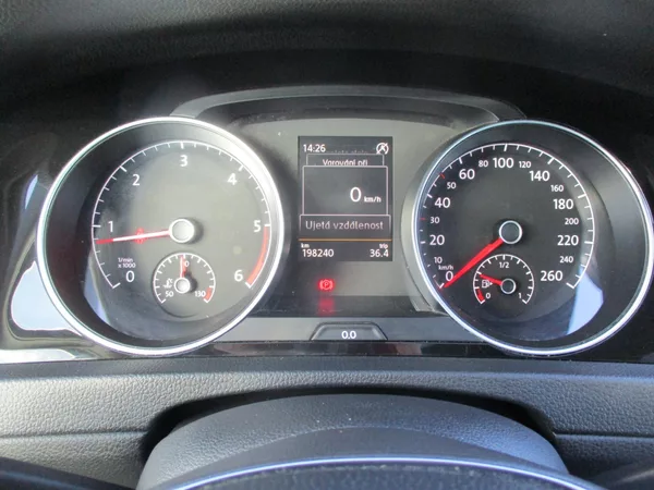 Volkswagen Golf 2.0TDi 110kW HIGHLINE L+Z PNEU - foto 17