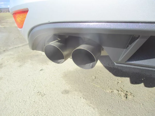 Volkswagen Golf 2.0TDi 110kW HIGHLINE L+Z PNEU - foto 32