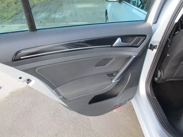 Volkswagen Golf 2.0TDi 110kW HIGHLINE L+Z PNEU - foto 37