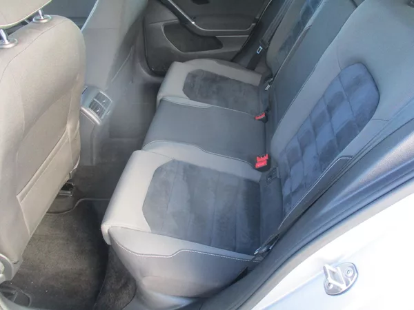 Volkswagen Golf 2.0TDi 110kW HIGHLINE L+Z PNEU - foto 38
