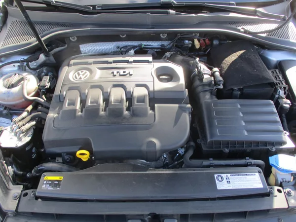 Volkswagen Golf 2.0TDi 110kW HIGHLINE L+Z PNEU - foto 41