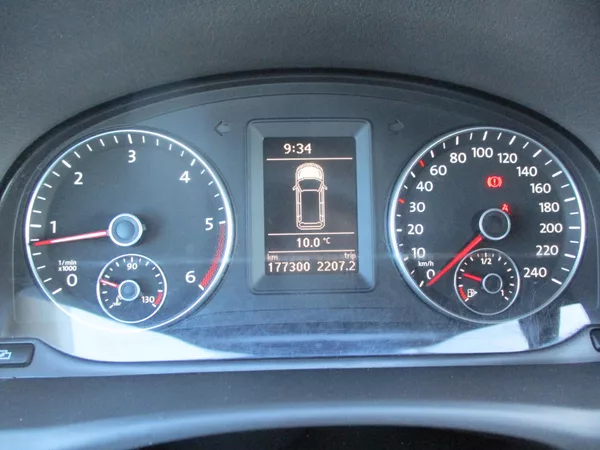 Volkswagen Touran 1,6 TDi CL BlueMotion*TAŽ.ZAŘ. - foto 18