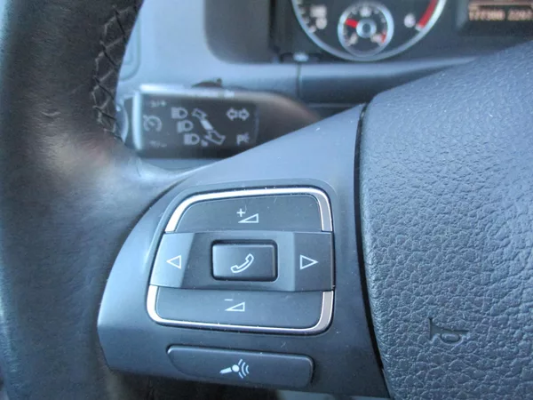 Volkswagen Touran 1,6 TDi CL BlueMotion*TAŽ.ZAŘ. - foto 19