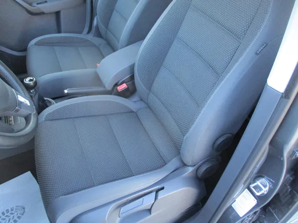 Volkswagen Touran 1,6 TDi CL BlueMotion*TAŽ.ZAŘ. - foto 20