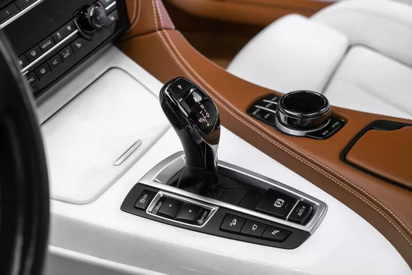 BMW Řada 6 i xD Gran Coupé Individuál - foto 18