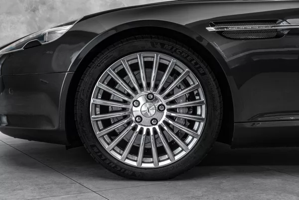 Aston Martin Rapide - foto 2