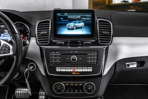Mercedes-Benz GLE panorama, asistenty - foto 17