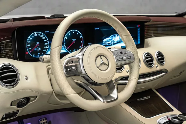 Mercedes-Benz Třídy S Coupe 4M Designo - foto 15