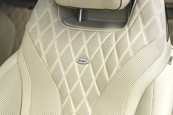 Mercedes-Benz Třídy S Coupe 4M Designo - foto 19
