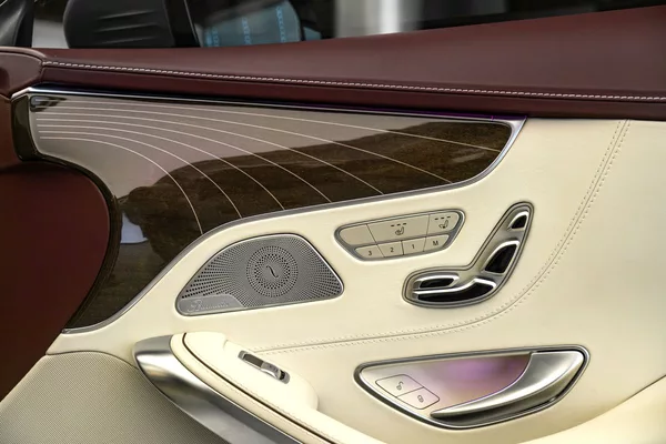 Mercedes-Benz Třídy S Coupe 4M Designo - foto 21